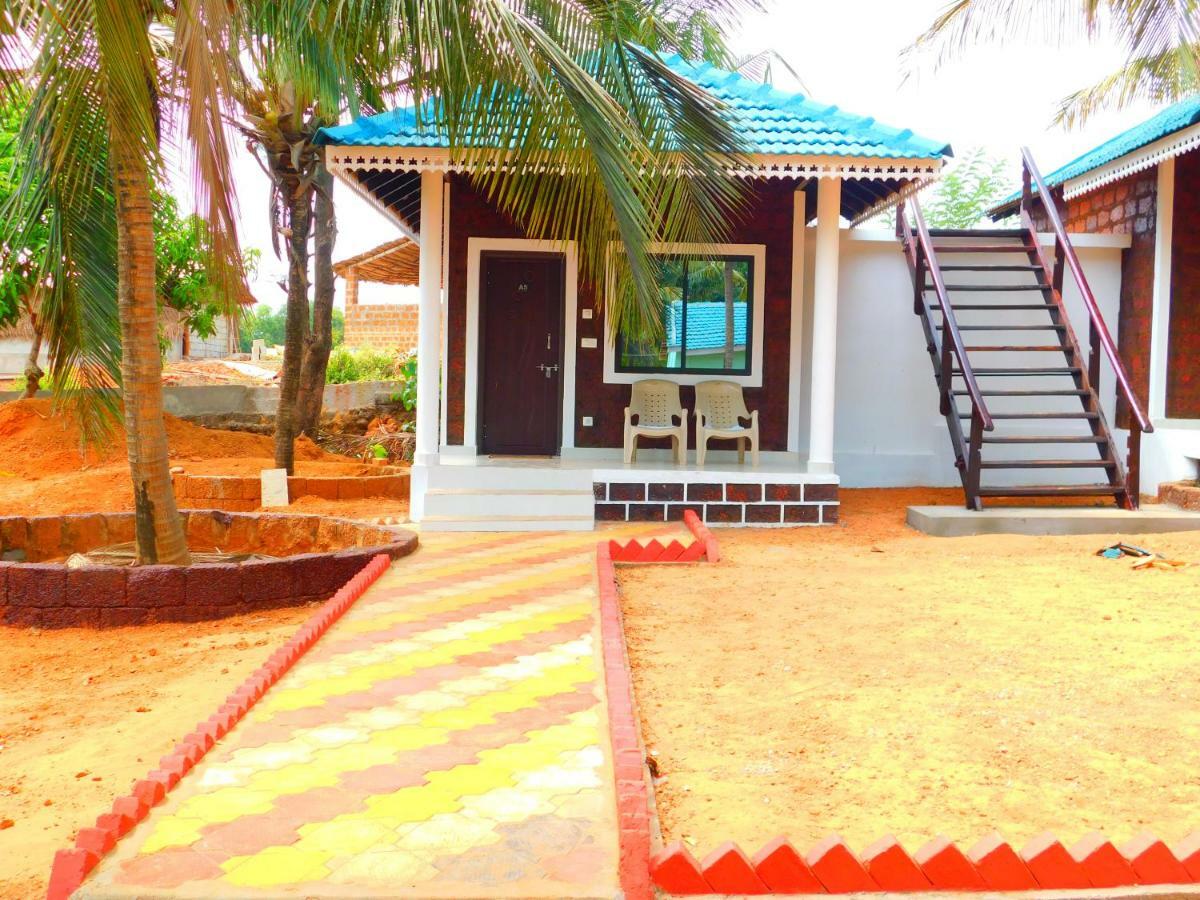 Coconut Tree Resort Gokarna ゴカルナ エクステリア 写真
