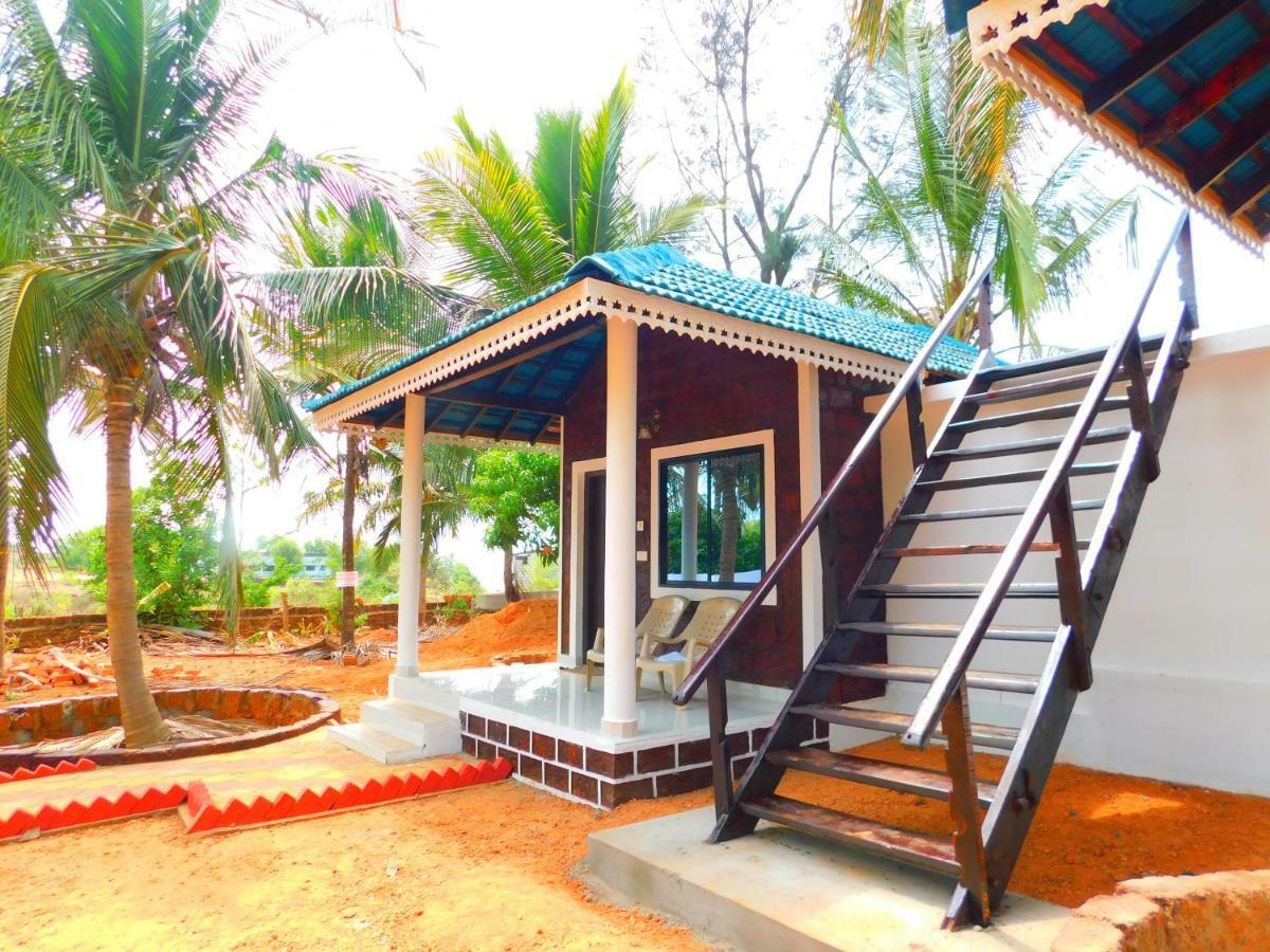 Coconut Tree Resort Gokarna ゴカルナ エクステリア 写真